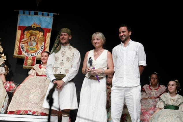 Las Fallas de Dénia desafían la lluvia y llenan de vida una jornada de Fiestas con un multitudinario concierto y correfocs 53 gala fallera de denia 13