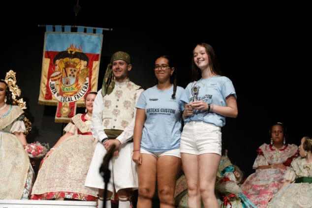 Las Fallas de Dénia desafían la lluvia y llenan de vida una jornada de Fiestas con un multitudinario concierto y correfocs 62 gala fallera de denia 22