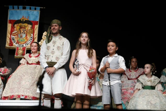 Las Fallas de Dénia desafían la lluvia y llenan de vida una jornada de Fiestas con un multitudinario concierto y correfocs 65 gala fallera de denia 25