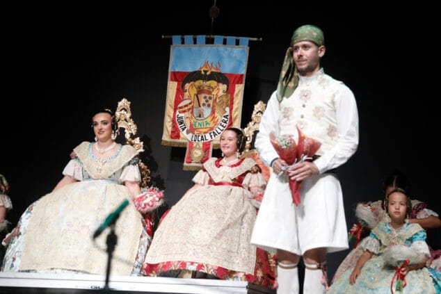 Las Fallas de Dénia desafían la lluvia y llenan de vida una jornada de Fiestas con un multitudinario concierto y correfocs 87 gala fallera de denia 47