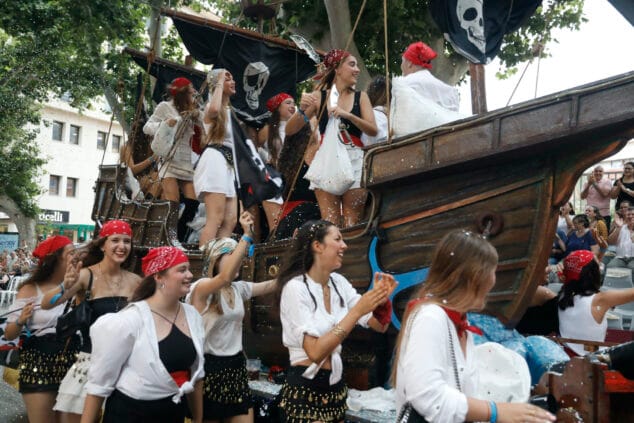 las carrozas de denia 2025 bajo la lluvia 23