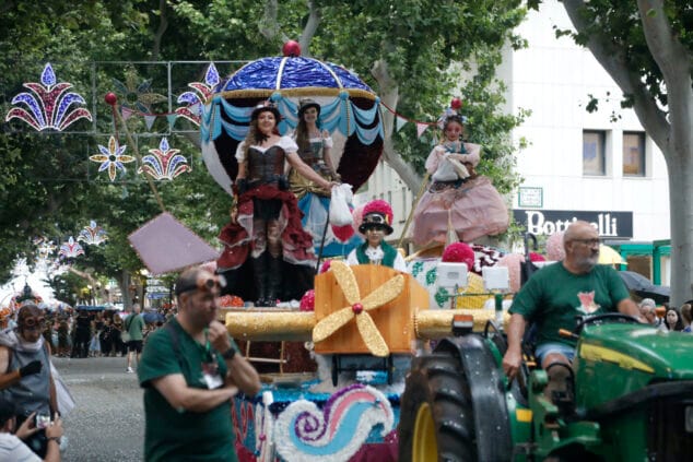 las carrozas de denia 2025 bajo la lluvia 27