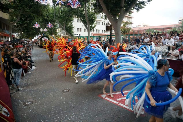 las carrozas de denia 2025 bajo la lluvia 40
