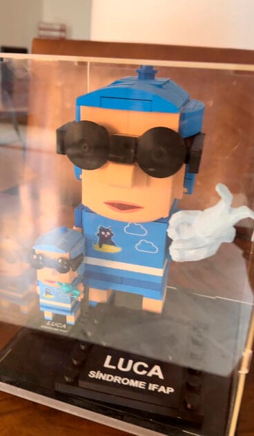 Lego del pequeño vecino de la Marina Alta, Luca, quien padece síndrome IFAP