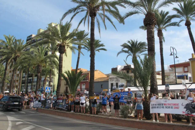 manifestacion contra los bous a la mar en denia 31