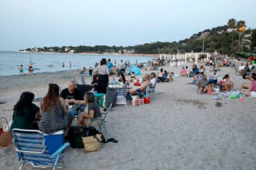 playa de denia durante la nit de sant joan este 2025
