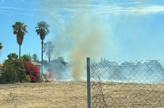 portada columna de humo en el lugar del supuesto incendio