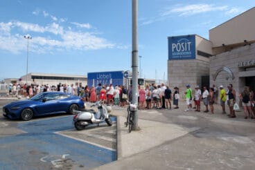 Reparto de sardinas en las Fiestas de Dénia 1