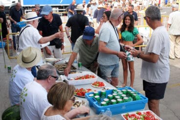 Reparto de sardinas en las Fiestas de Dénia 10