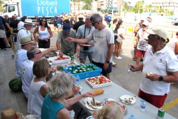 Reparto de sardinas en las Fiestas de Dénia 11