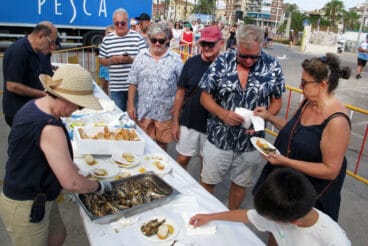 Reparto de sardinas en las Fiestas de Dénia 17