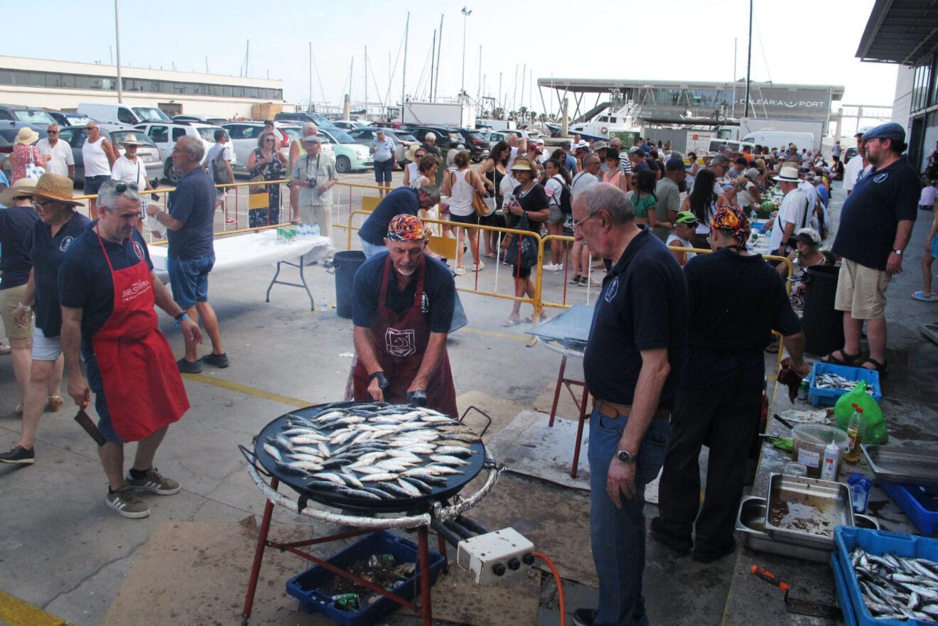 Reparto de sardinas en las Fiestas de Dénia 18