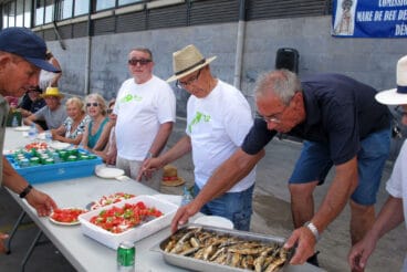 Reparto de sardinas en las Fiestas de Dénia 7