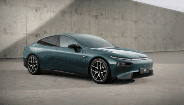 XPENG P7 de color verde metalizado