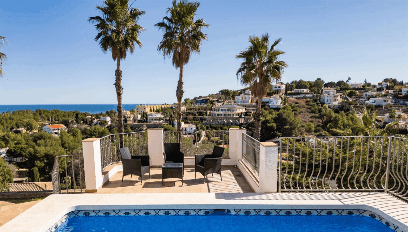 Área chill-out con sofá exterior y barra