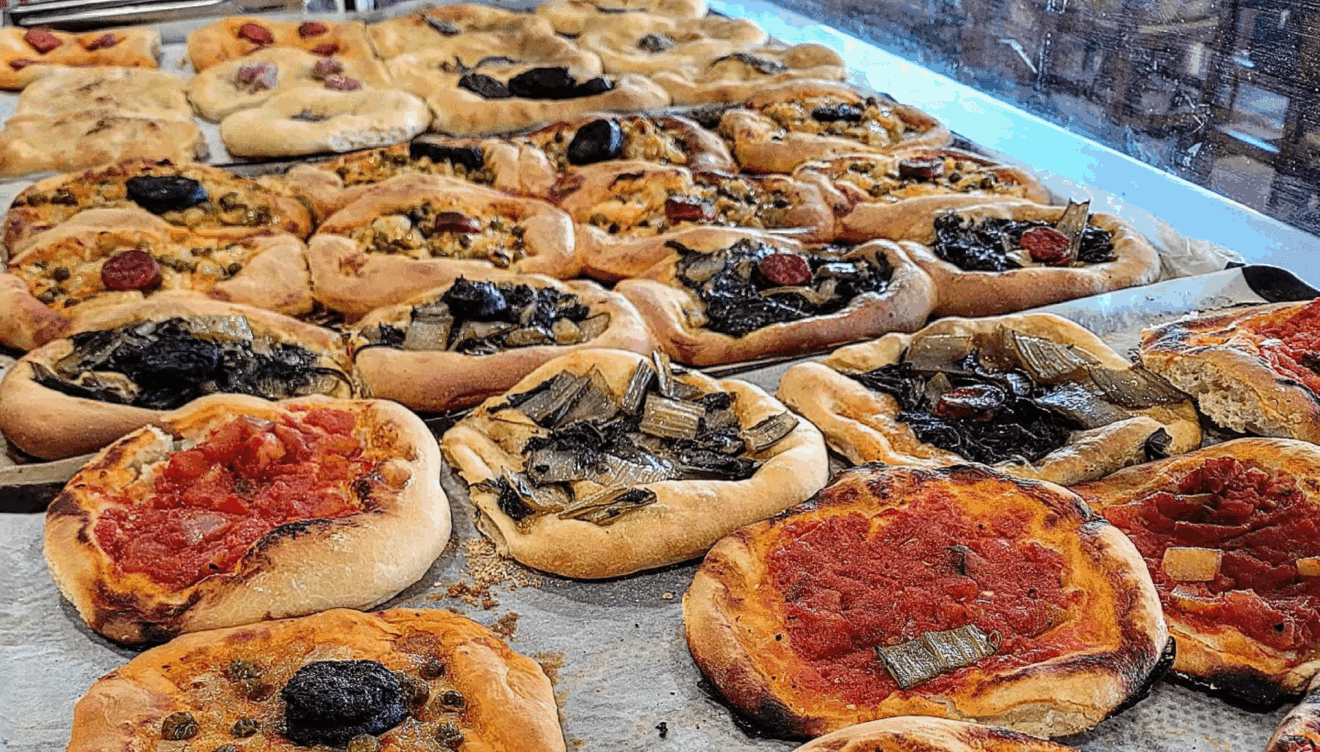 Cocas tradicionales recién horneadas con sabor a Marina Alta