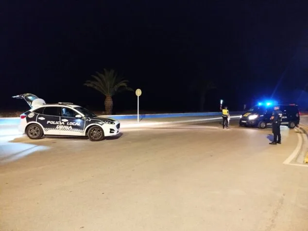 control de la policia local de denia en la escollera