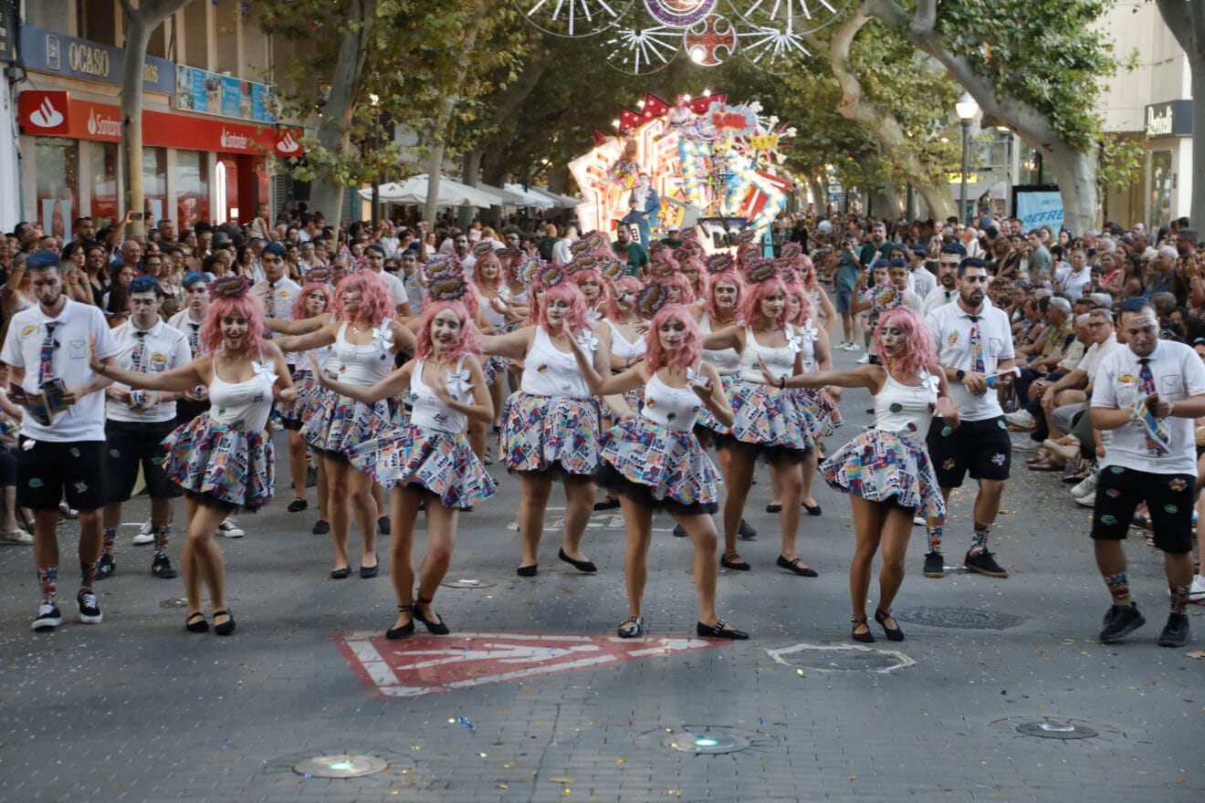 Comparsa de la falla Baix la Mar