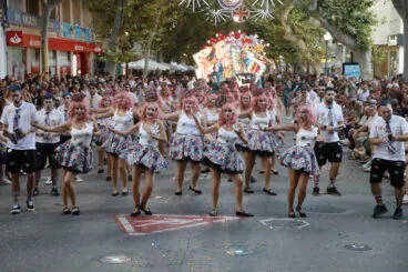 Comparsa de la falla Baix la Mar