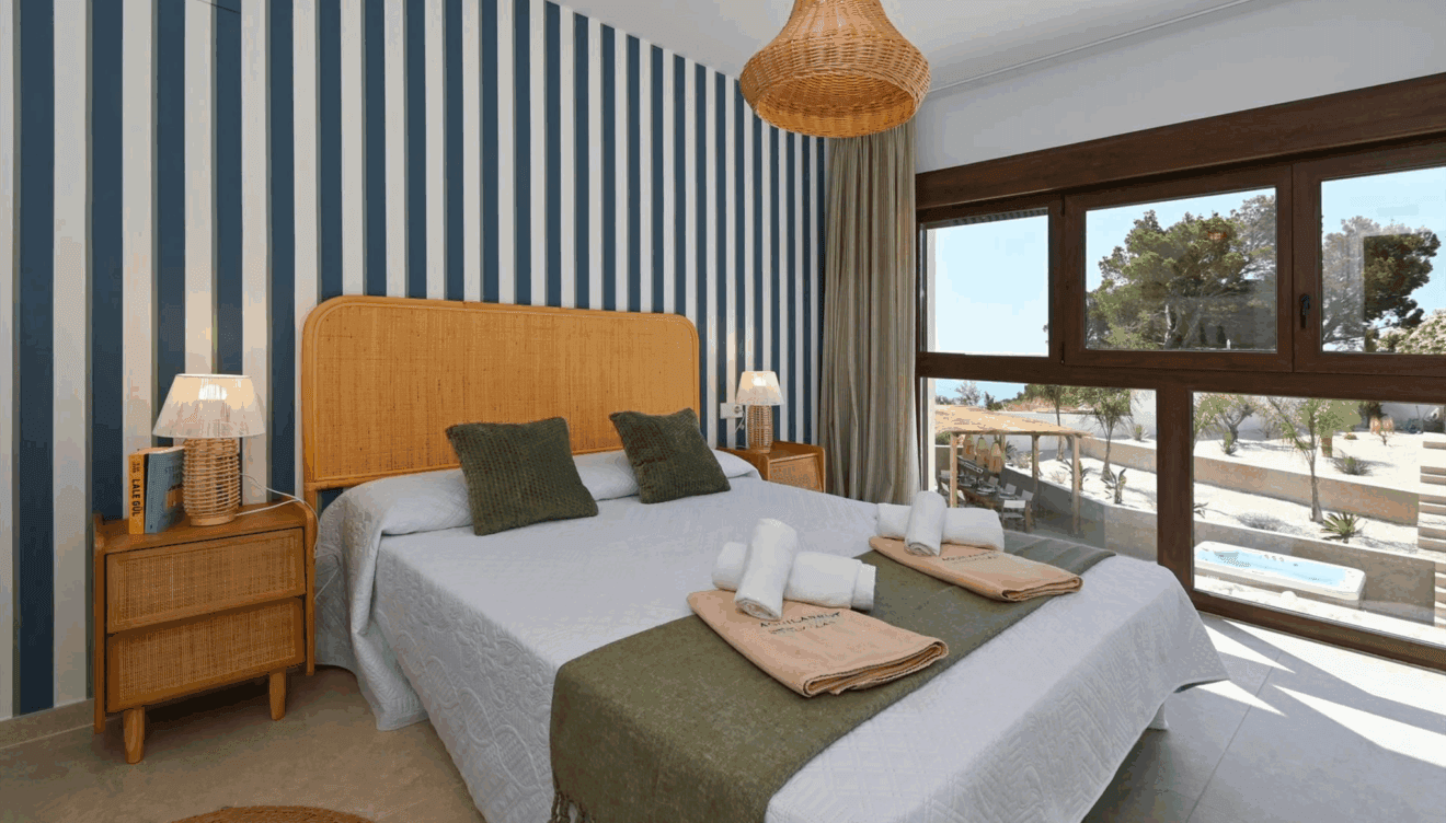 Dormitorio doble climatizado en villa de alquiler en Costa Blanca
