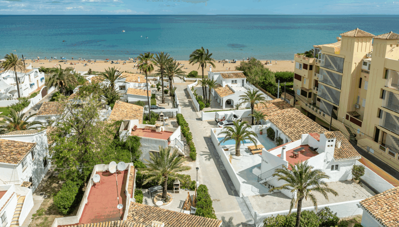 Exterior de la casa en primera línea de playa