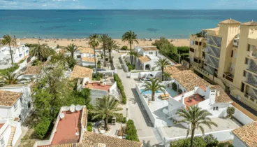 Exterior de la casa en primera línea de playa