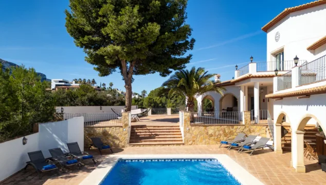 piscina privada para disfrutar durante las vacaciones