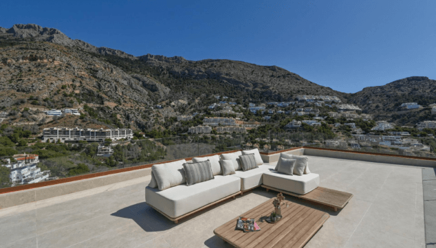 terraza amplia con acceso desde salon en costa blanca