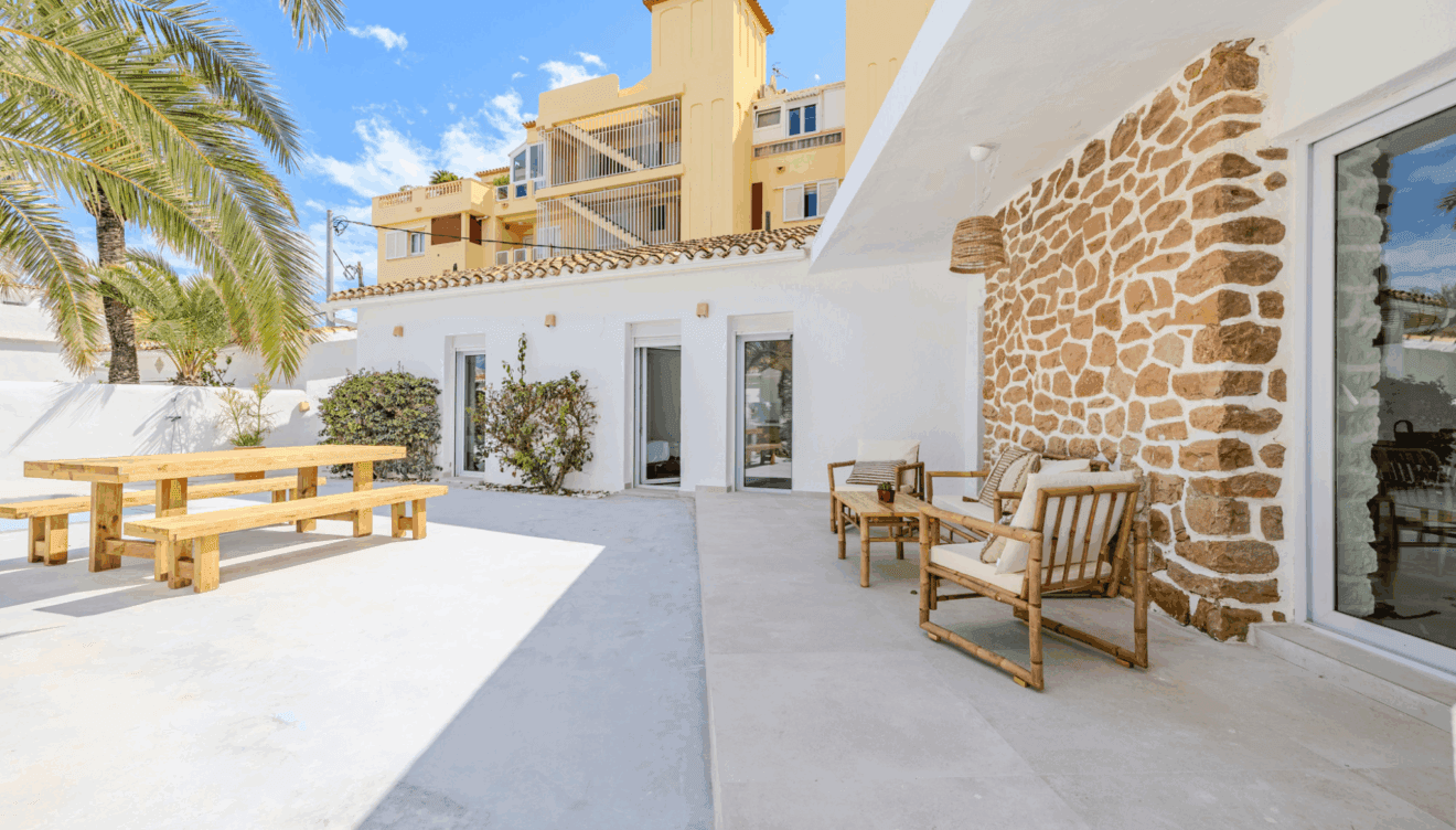 Terraza amueblada para disfrutar al aire libre