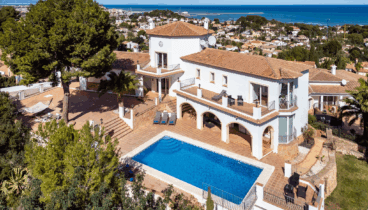 Vista completa de la villa de Dénia