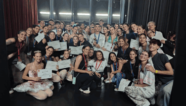 Alumnos y alumnas de Babylon Escuela de Danza durante la gala