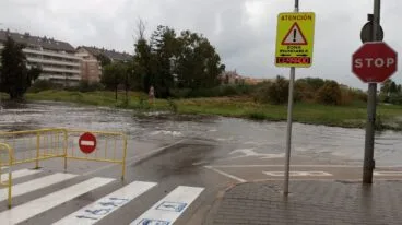 calle de denia inundada por la lluvia archivo