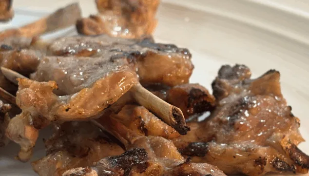 chuletas de cordero a la brasa en el raco de la xara