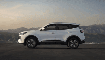 Diseño exterior del EBRO S400 con carrocería robusta y estilo aerodinámico