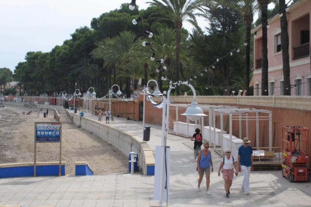 instalacion del paseo del dna en la playa de denia archivo