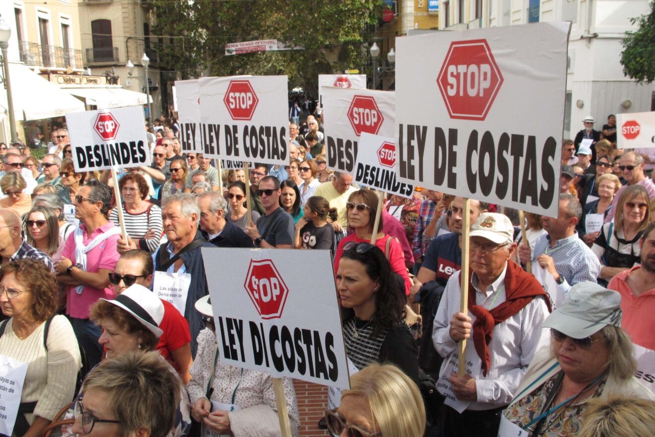 Manifestación contra los deslindes de Dénia