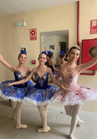 Más de 23 becados en ciudades internacionales y nacionales