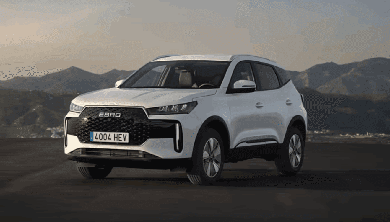 Perfil lateral del EBRO S400 que destaca sus proporciones compactas y modernas