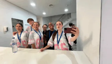 Preparándose para brilla en el escenario