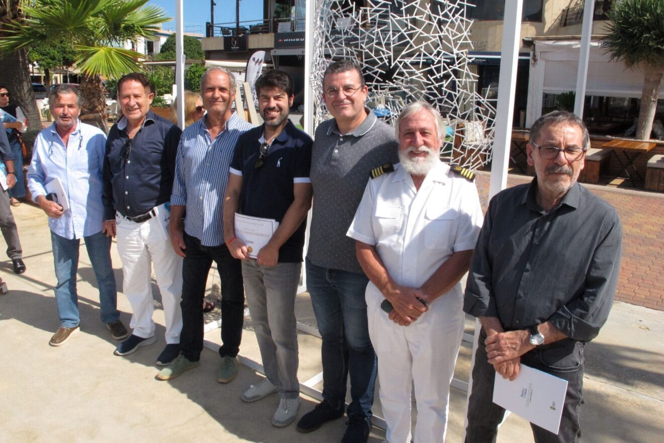 Primer premio, Levedad de Manuel Martí en Esculturas frente al mar en Marina Dénia