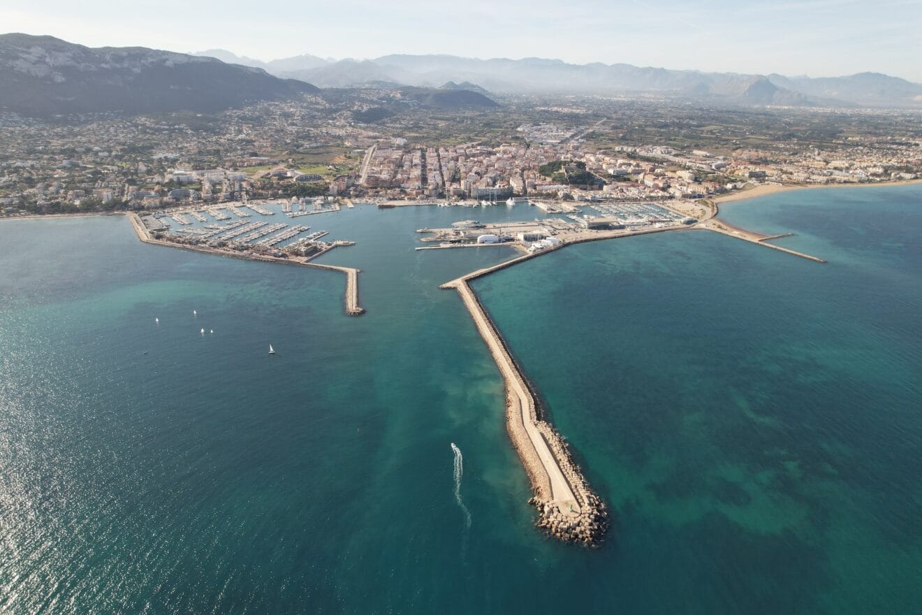 Puerto de Dénia desde el mar