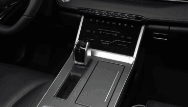 Salpicadero del EBRO S400 con sistema multimedia avanzado y controles intuitivos