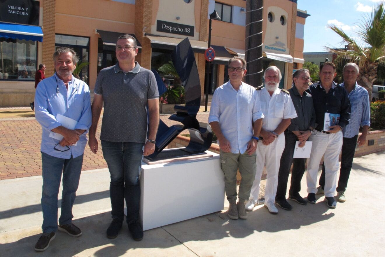 Segundo premio de Esculturas frente al mar