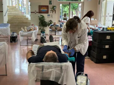 veïns donant sang al centre social