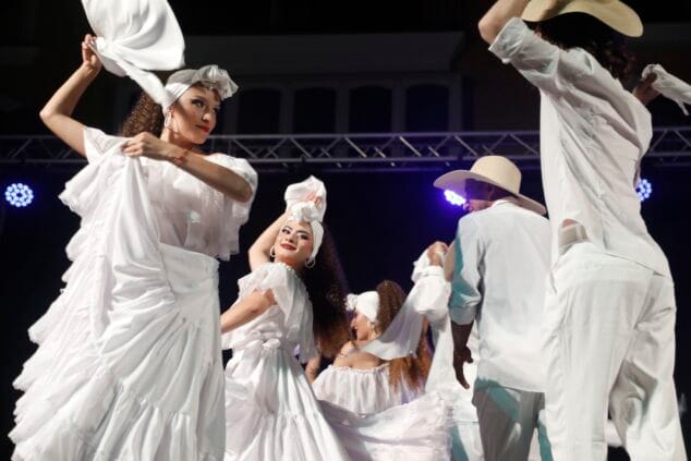 Imagen: Actuación durante la Mostra