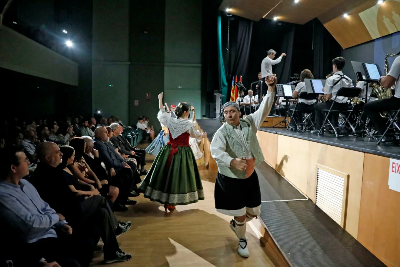 Dénia celebra el 9 d'Octubre con paella gigante, juegos infantiles y conciertos 2 acto del 9 doctubre 2025 de denia 6
