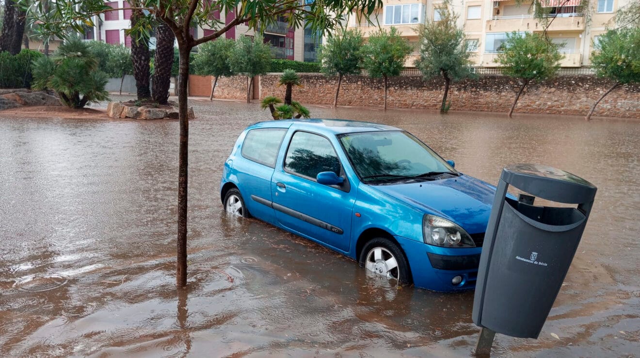 Carretera anegada en Dénia