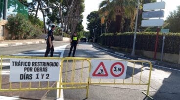 Desvío por el paseo de la playa de Les Rotes 3