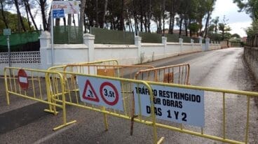 Desvío por el paseo de la playa de Les Rotes 9