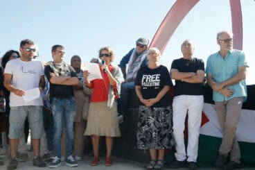 Lecturas de participantes en la manifestación